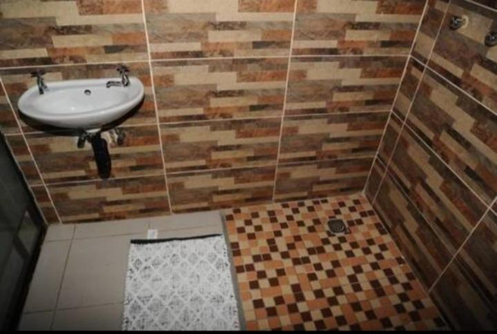 Pillacol Guest House Victoria Falls Eksteriør billede