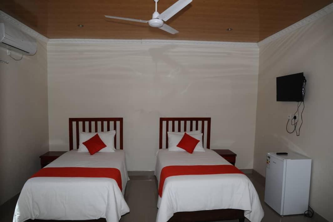 Pillacol Guest House Victoria Falls Eksteriør billede