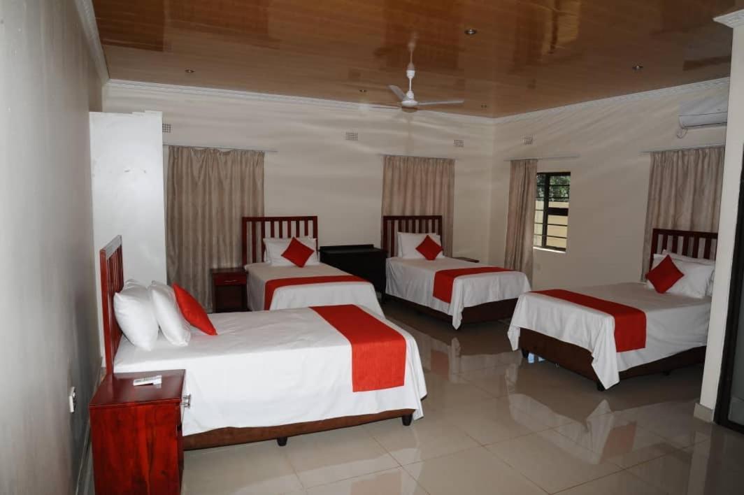 Pillacol Guest House Victoria Falls Eksteriør billede