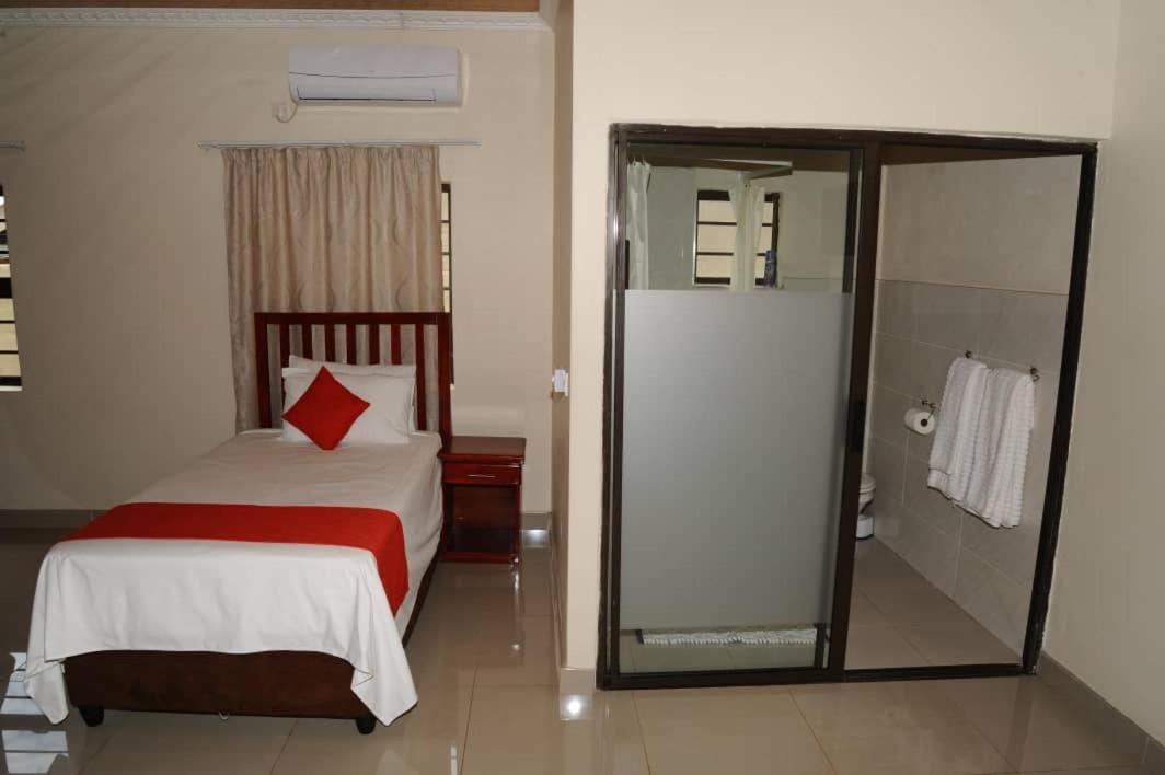 Pillacol Guest House Victoria Falls Eksteriør billede